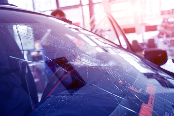 What are the Dangers of Driving With a Damaged Windshield?