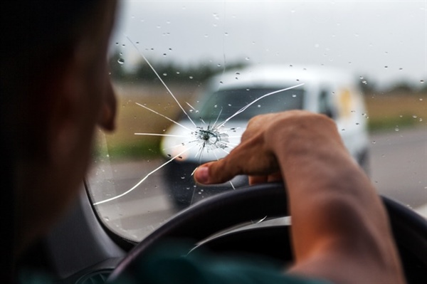 What Are the Legal Implications of Driving With Damaged Auto Glass in Maryland?