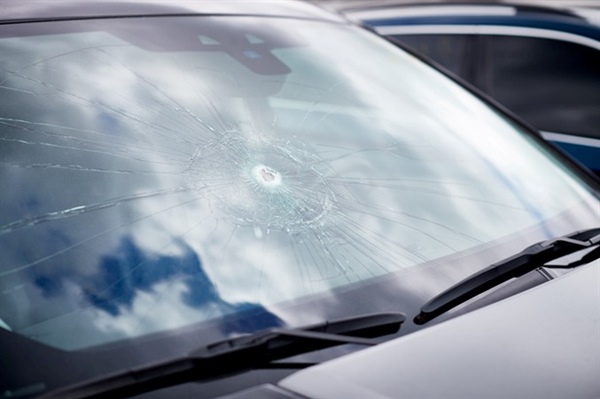 5 Signs You Need a Windshield Replacement